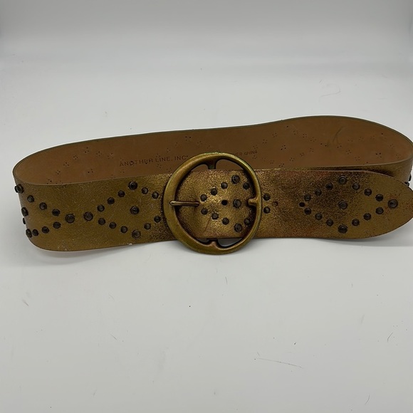 Distressed Italian Leather Studded Belt Size M-New With Tag MSRP $105 - Picture 1 of 6
